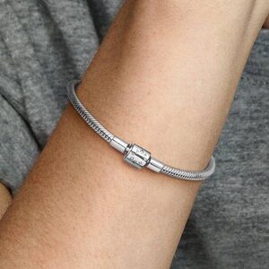 Hard to Find Authentic Pandora Moments Original Barrel Clssp Bracelet, 925